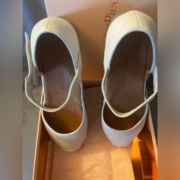 Adamour White Platforms, 9.5 - Picture 4 of 7